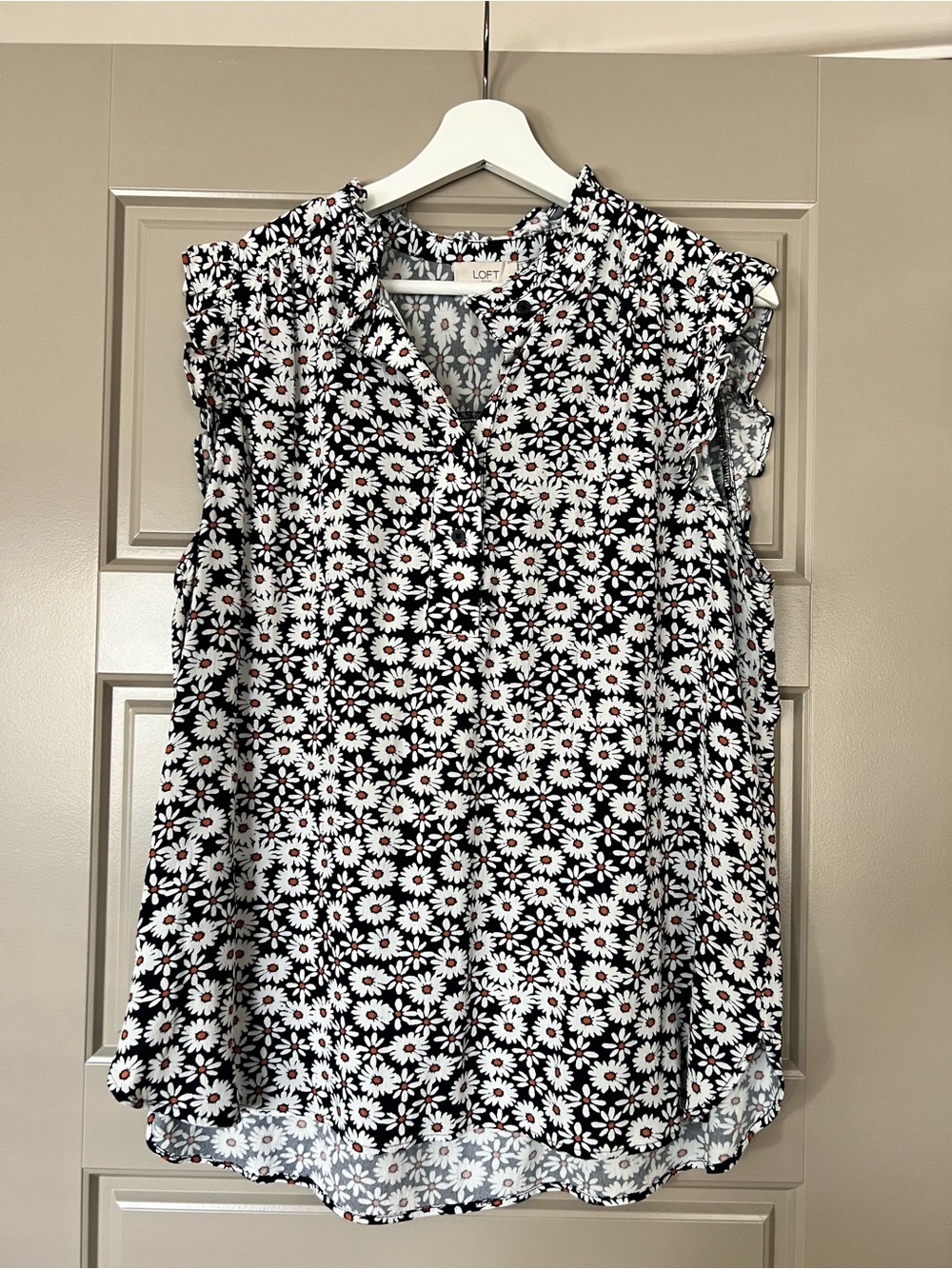 Ann Taylor LOFT Outlet Black Daisy Flutter-Sleeve V-Neck w/ Buttons Top